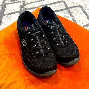 Skechers Air cooled memory foam sneakers size 7